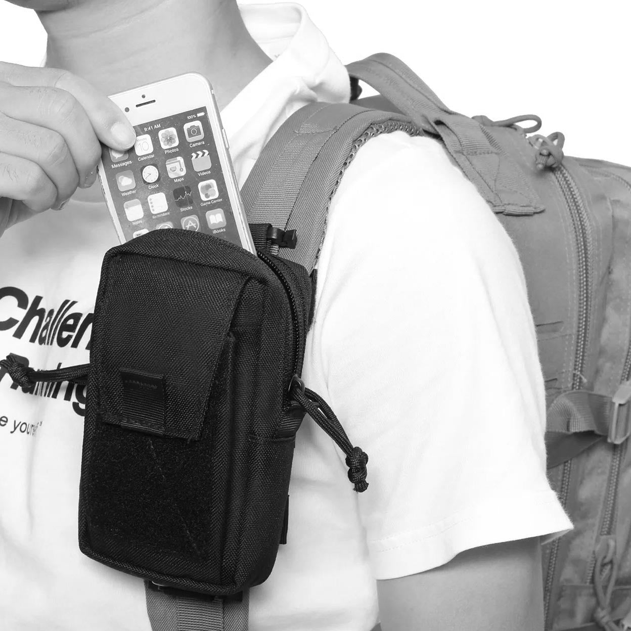 Pochette Smartphone Bretelle Sac à Dos en situation
